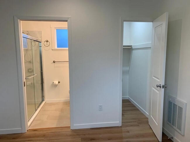 Building Photo - 666 9th St