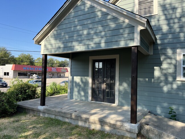 Building Photo - 1512 Live Oak St