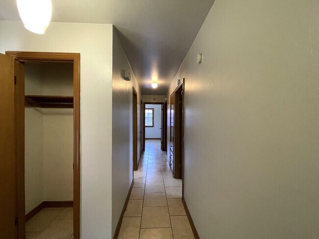 Foto del edificio - Charming 3-bedroom Home close to Lake Hefner!