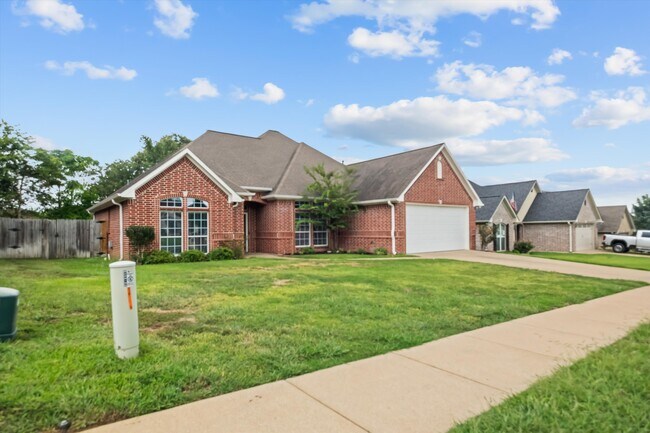 Building Photo - 16579 Kingston Ct
