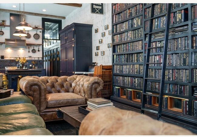 Building Photo - 45-45 W Markison Ave