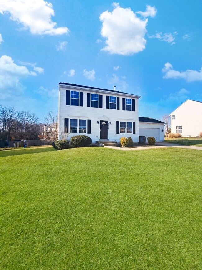 Building Photo - Lovely Pet Friendly 5 Bedroom/3 Bath SFH i...