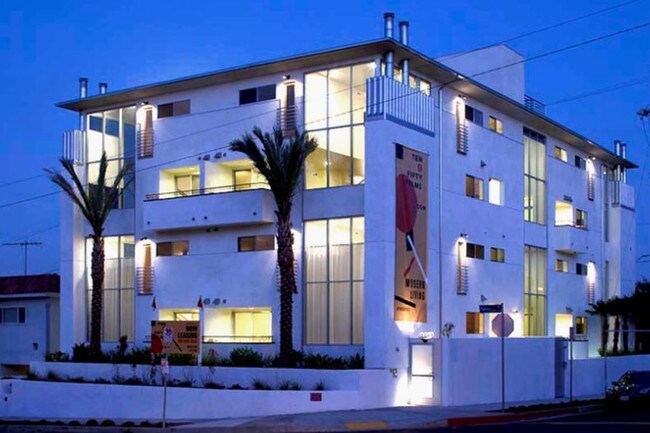 Building Photo - 10950 Palms Blvd