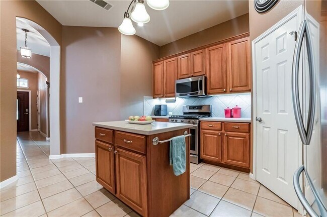 Building Photo - 1203 Calistoga Dr