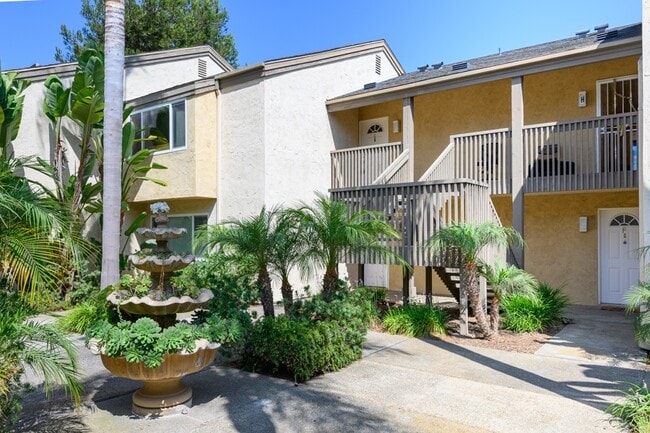 Building Photo - 8529 Villa La Jolla Dr