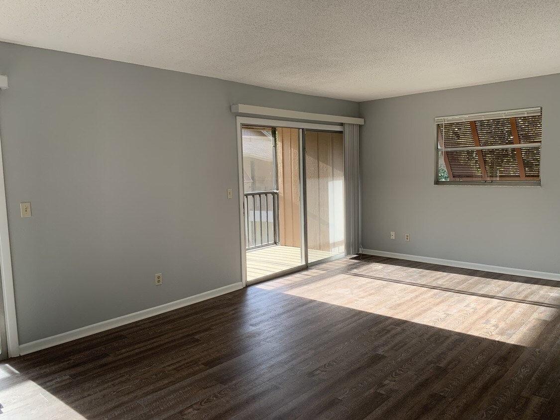 LIVING ROOM - 180 Magnolia Woods Ct