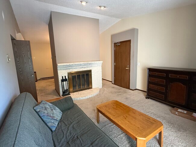 Foto del edificio - 350 Shelard Pkwy