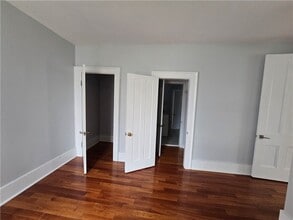 Building Photo - 41 Maple St