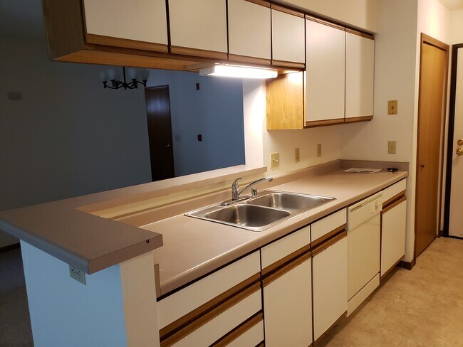 Building Photo - 936 Rockefeller Ln