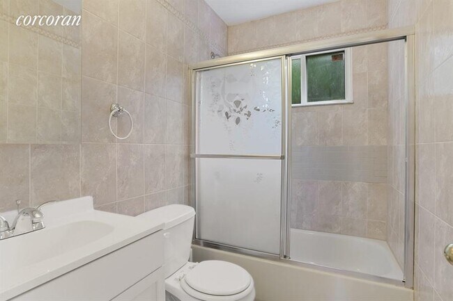 Foto del edificio - 1323 E 70th St