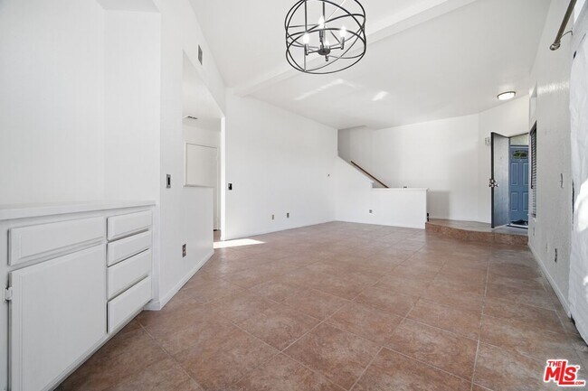Foto del edificio - 77 Willowcrest Ln