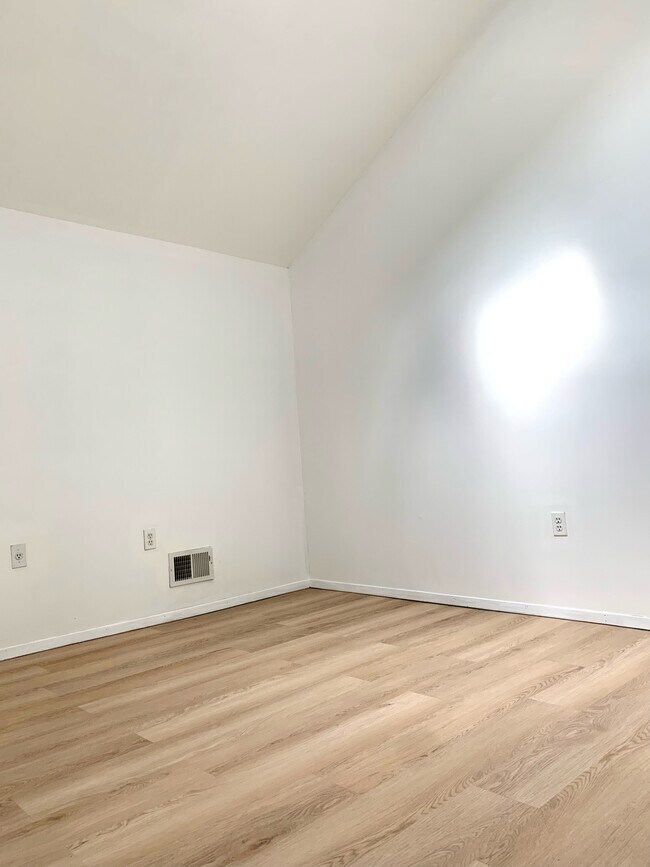 Building Photo - 107 Richmond Hill Rd