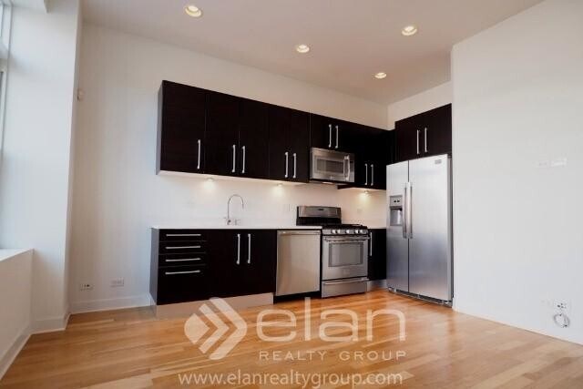 Foto del edificio - 1919 W Armitage Ave