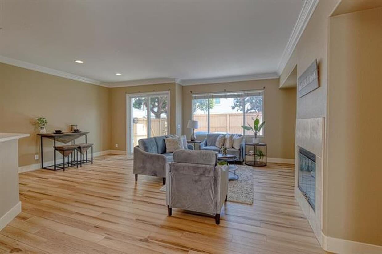 Primary Photo - Recently Remodeled- 3 Bed 2.5 Bath 2 Story...