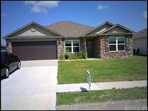 Building Photo - 10501 Lori Kaye Dr