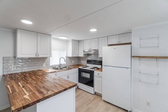 Building Photo - 2 Bed 1 Bath Single Family Home in Spokane...