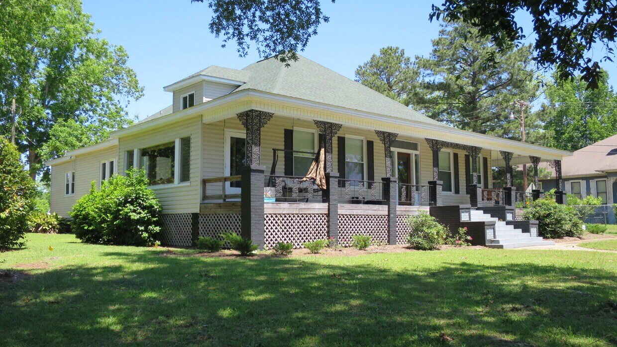 Building Photo - 1140 N 3 Notch St