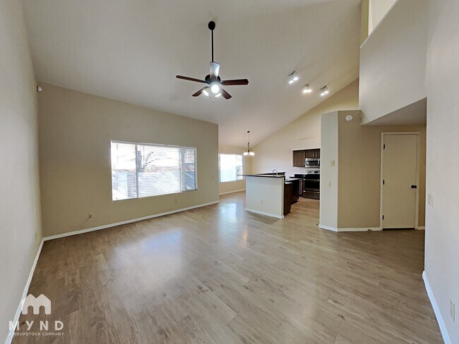 Foto del edificio - 8161 N Midnight Way