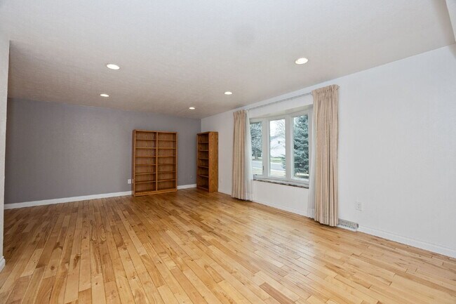 Building Photo - Trailside Littleton Living Near Chatfield Reservoir 6-Bedroom with 4 Full Baths