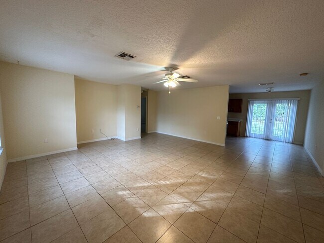 Foto del edificio - Lovely 3 Bedroom 2 Bath home in Deltona.  ...