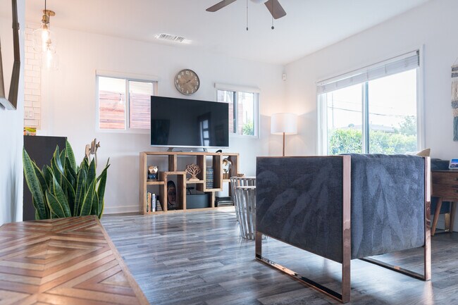 Foto del edificio - 509 E Buckthorn St
