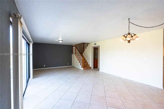 Building Photo - 430 Commodore Dr