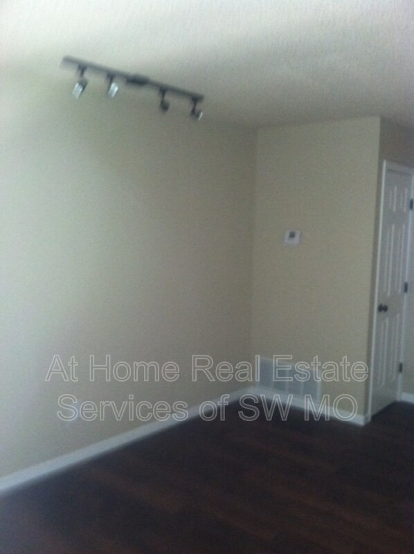 1400 S Campbell Ave Unit Apt 209, Springfield, MO 65807 Condo for