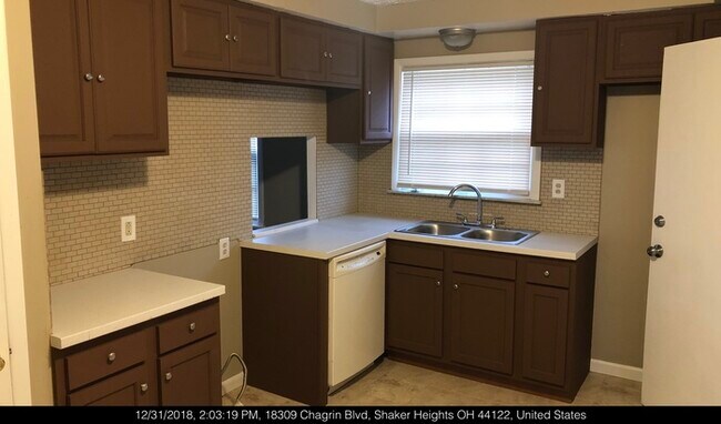 Building Photo - SHAKER HEIGHTS 3 bed/ 1.5 Bath DOWN