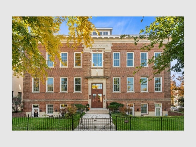 Foto del edificio - 901 D St NE