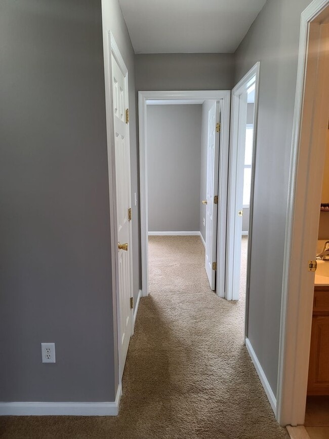 Building Photo - 369 Viewpoint Way