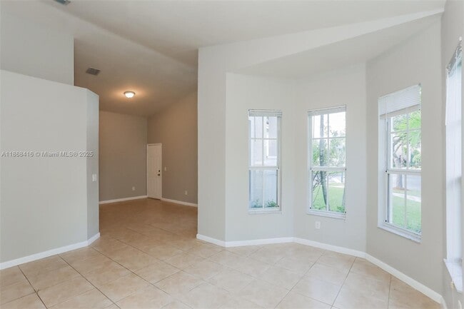 Foto del edificio - 1700 NE 37th Pl