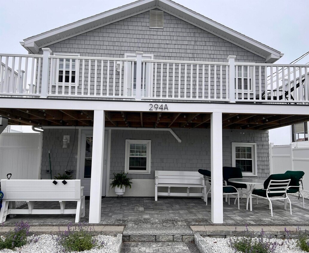 294A Portsmouth Ave Unit Down, Seabrook, NH 03874 Room for Rent in