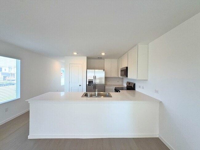 Building Photo - 6220 Sandpiper Ln