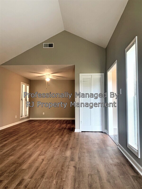 Building Photo - 3849 Lawrenceton Cove