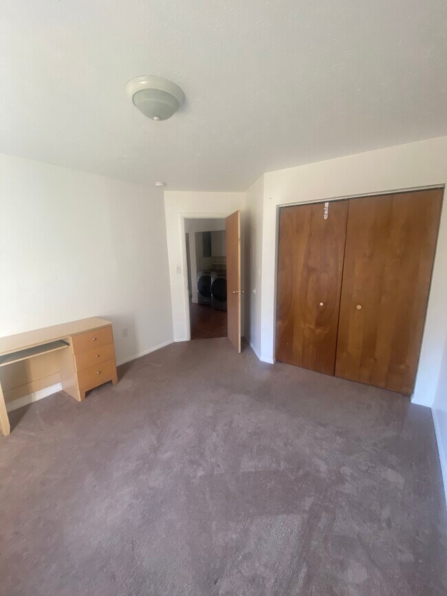 Building Photo - 146 Lorentz St
