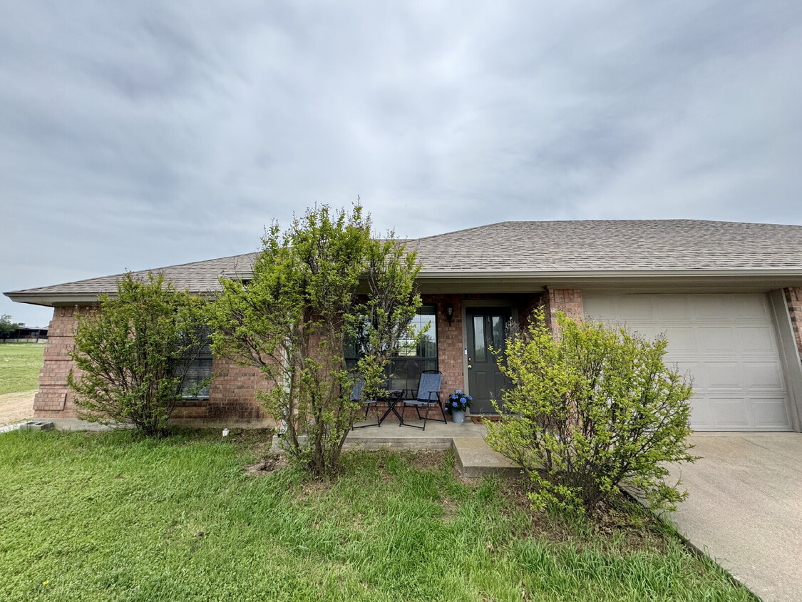 Primary Photo - 2 bedroom 1 bath, excellent neighborhood o...