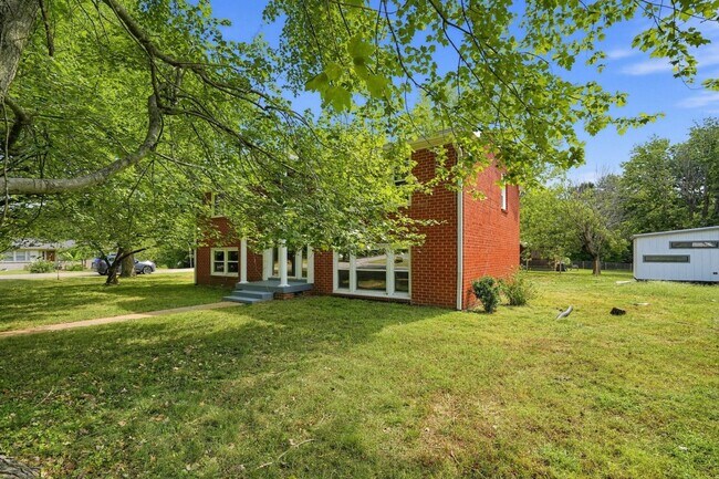 Foto del edificio - 2695 Barclay Dr