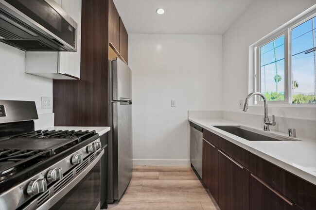 Building Photo - 2561 W Ave 30