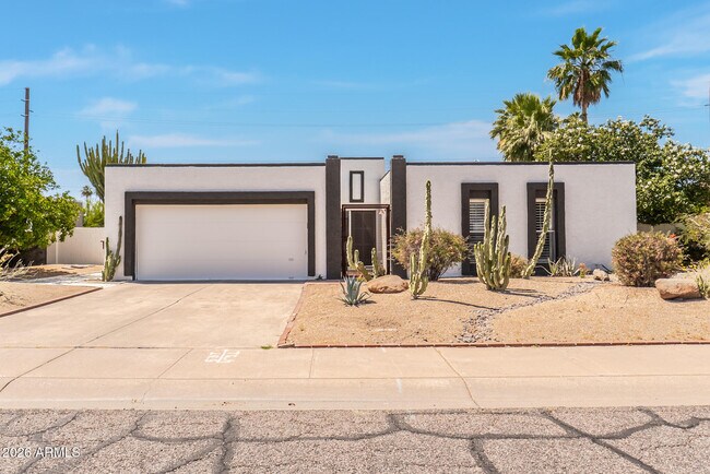 Foto del edificio - 7901 E Luke Ln