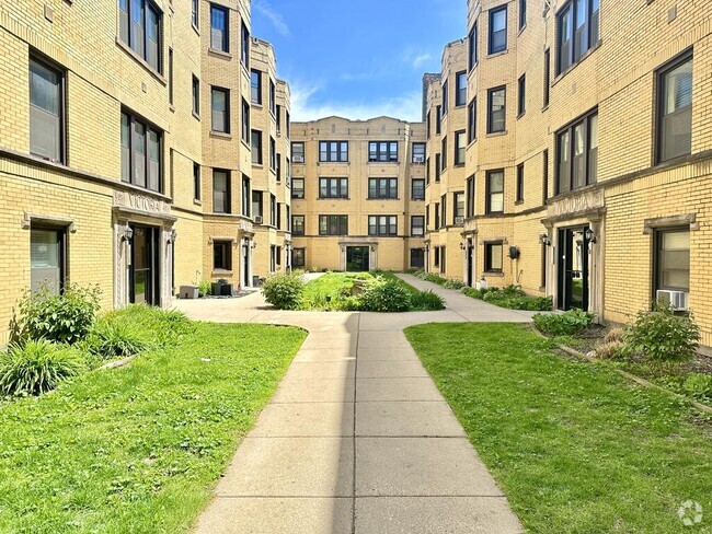 Building Photo - 3817.5 N Greenview Ave