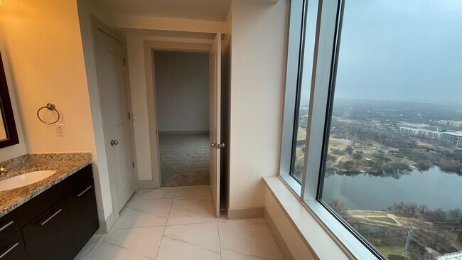 Foto del edificio - 500 W 2nd St