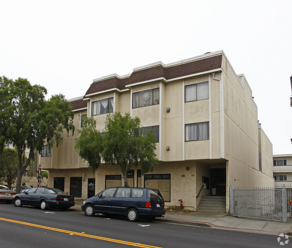 Building Photo - 101 School St