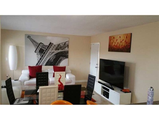 SALA DE ESTAR - 6206 SW 131st Pl