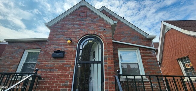 Building Photo - 2424 Emil Ave