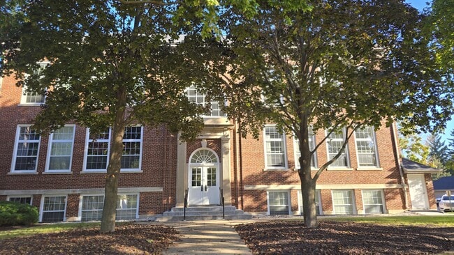 Front Building - Homestead Court Townhomes