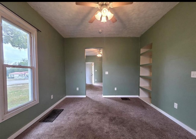 Foto del edificio - 2026 Ash St