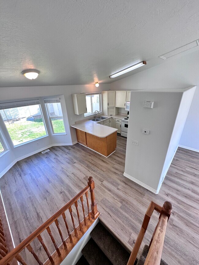 Building Photo - 1052 N 2575 W