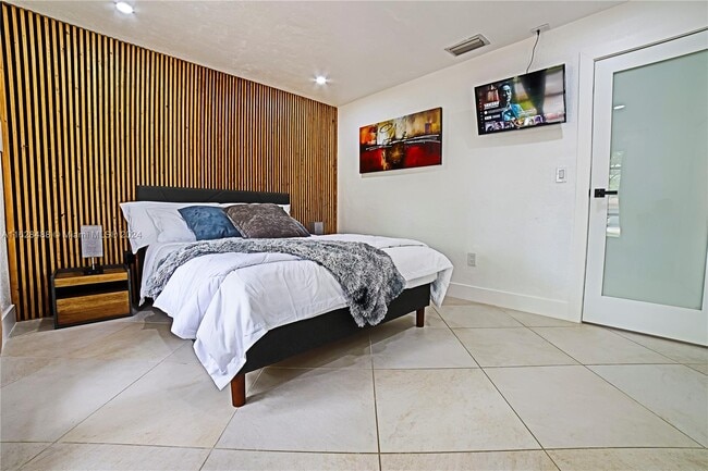 Building Photo - 8651 Sunset Strip