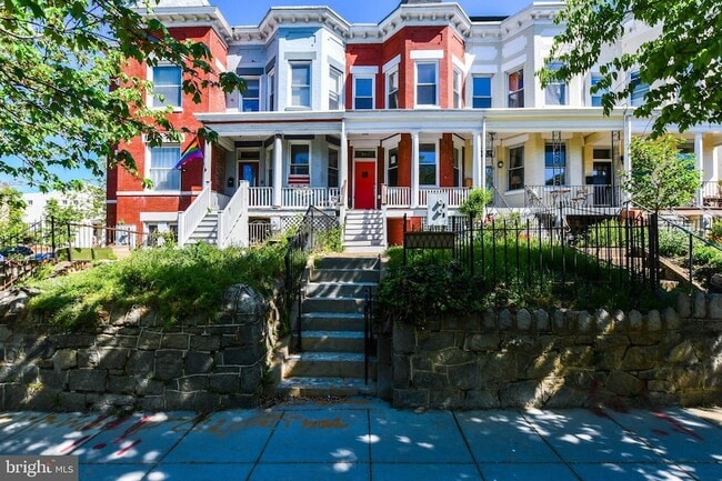 Photo - 104 R St NE Townhome