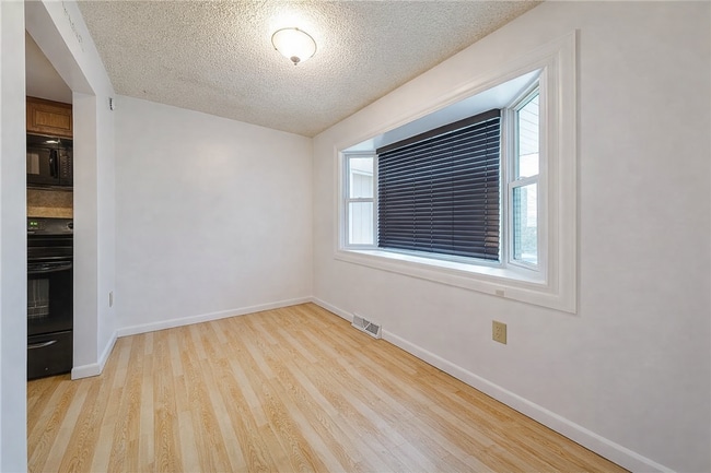 Building Photo - 7528 Buttercup Rd